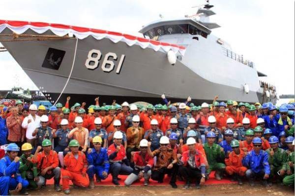 KRI Torani 860 dan KRI Lepu 861 Diluncurkan