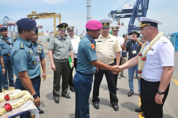 Komandan Kapal Lieutenant Commander Artem Kolpashchikov