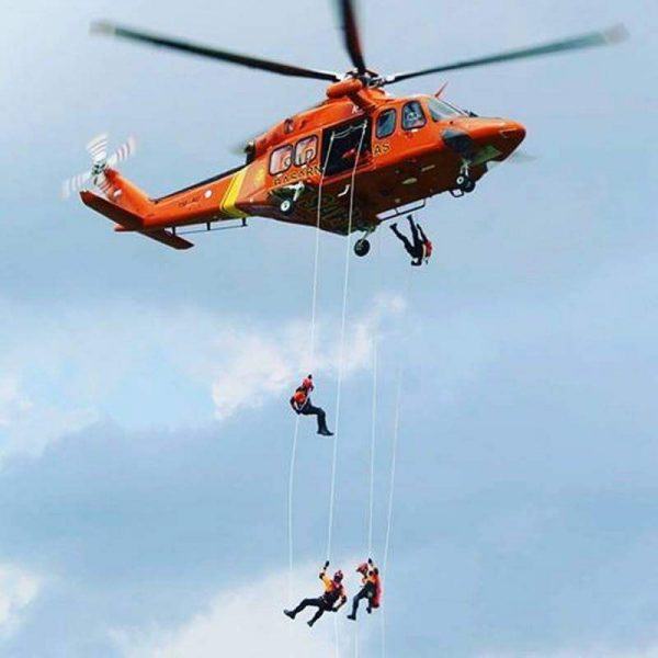 Tem Rescue Basarnas tengah berlatih dengan Helikopter AW 139